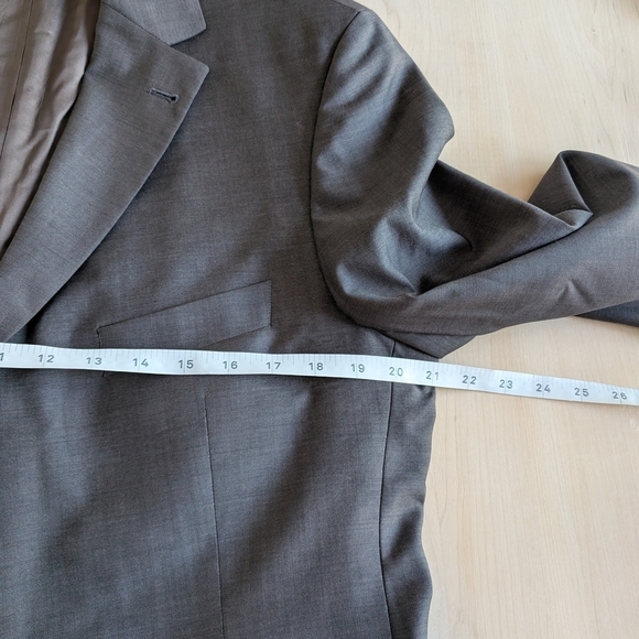 Hugo Boss Gray Sport Coat with Structured Silhouette - Picture 9 of 12